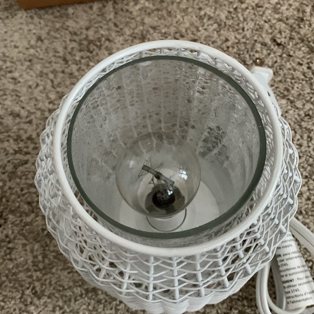 Scentsy Wicker warmer - Picture 2 of 4